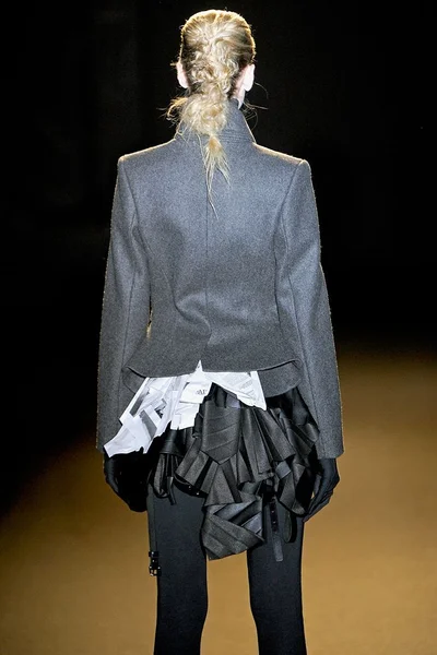 Look 28